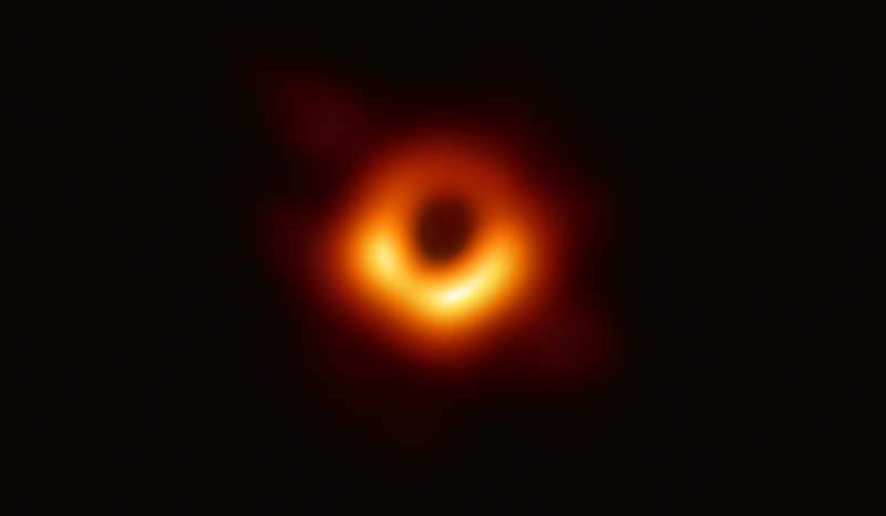 Черная дыра и влияние на окружающую галактику