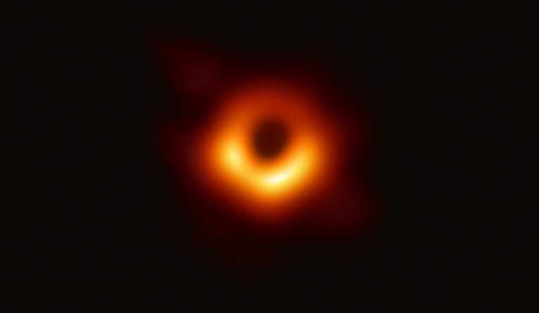 Черные дыры и общая теория относительности