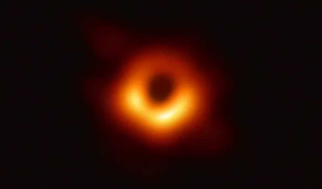 Черное солнце и белые дыры — загадочные феномены, оживляющие небосклон сверхновыми восходами и порождающие незримое великолепие космической тайны